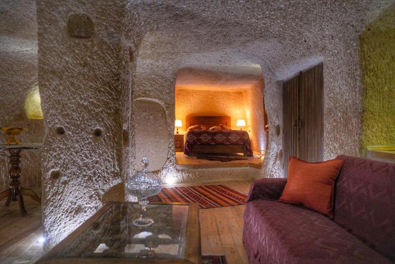 Antique Cave Suite image 1