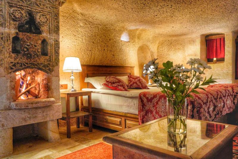 Divan Cave Suite image 1