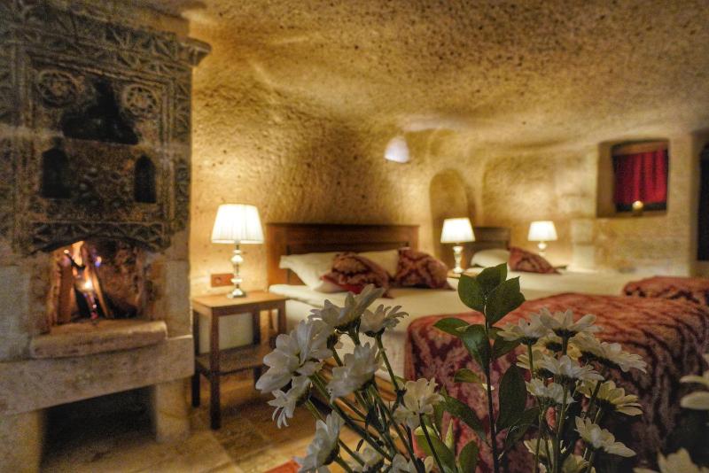 Divan Cave Suite image 3
