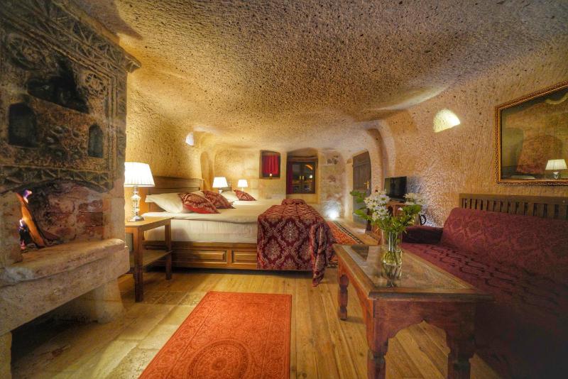 Divan Cave Suite image 4