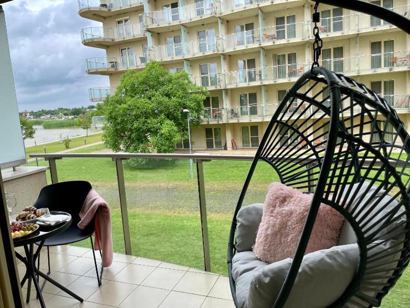 Superior Studio Apartment with lake View image 1