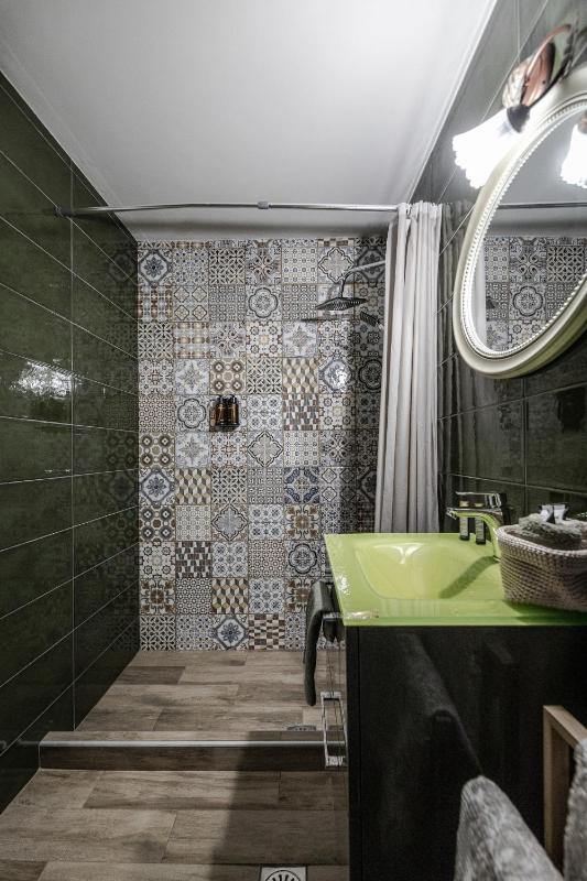 Cicones Boutique Apartments - image 7