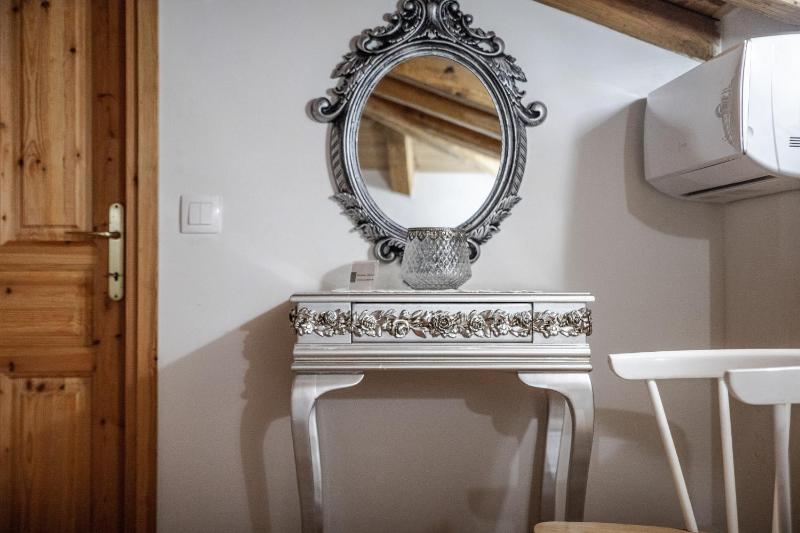 Cicones Boutique Apartments - image 13