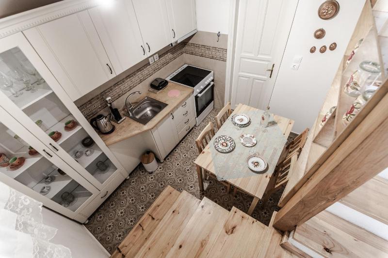 Cicones Boutique Apartments - image 12