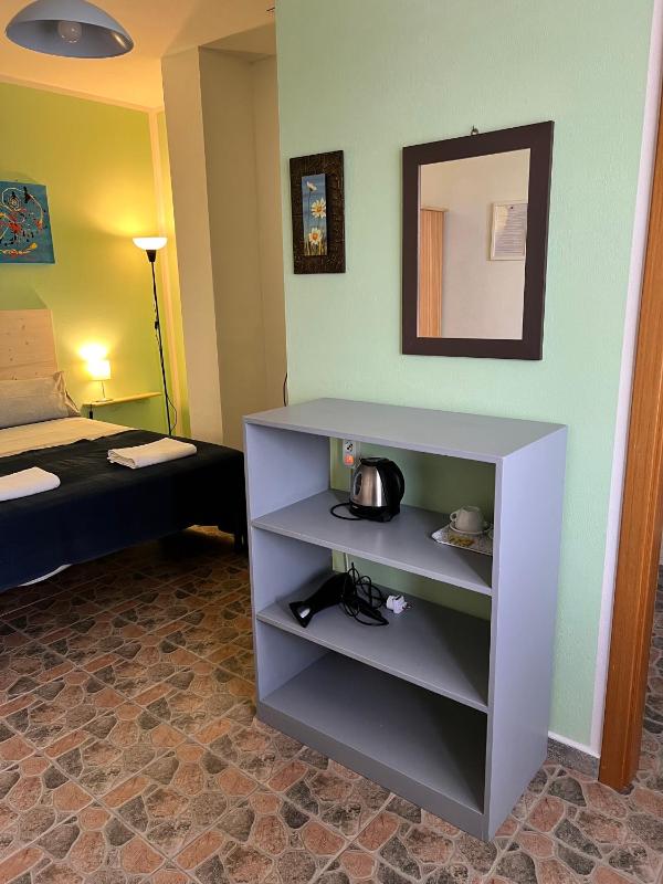 Small Double Room image 4