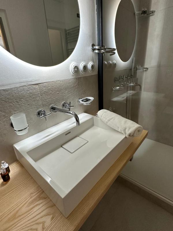 Classic Quadruple Room image 2