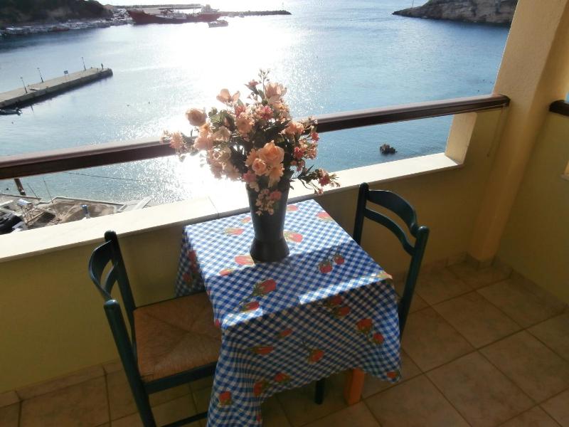 Studio (3 Adults) with Sea View image 2