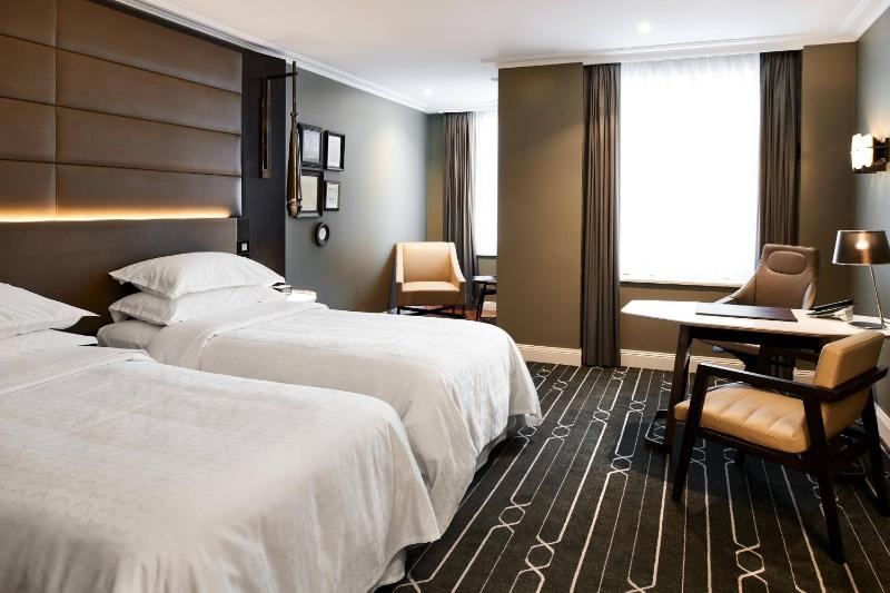 Twin Room - City Side image 3