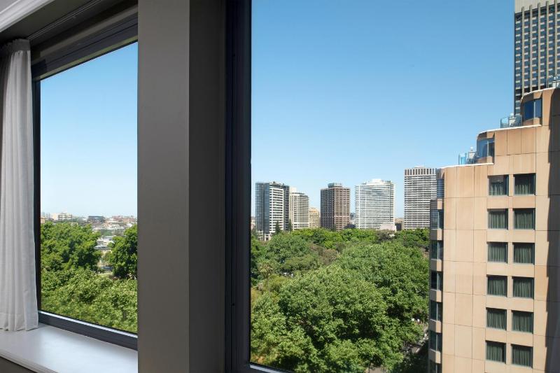King Room with Hyde Park View image 3