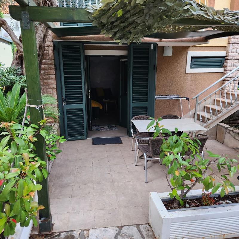 One-Bedroom Apartment - Ground Floor image 3