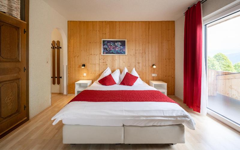 Deluxe Double Room with Balcony image 4