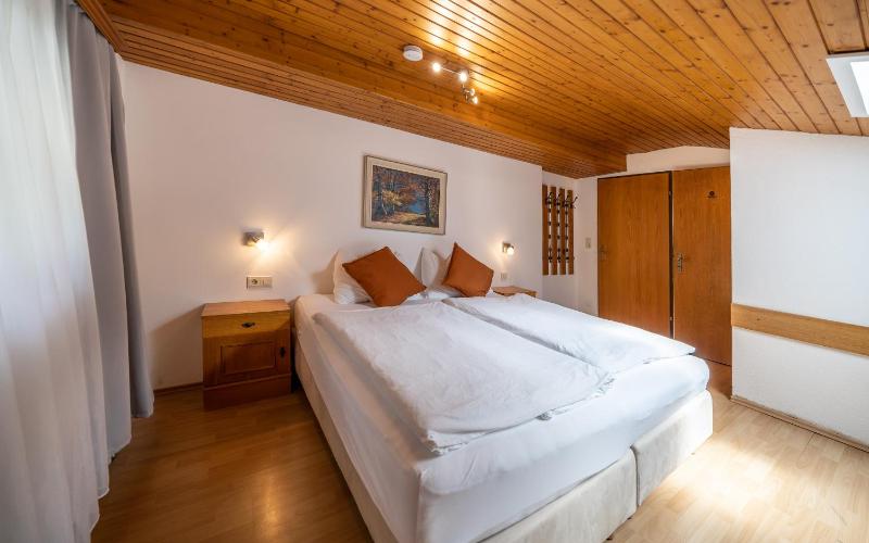 Small Double Room image 3