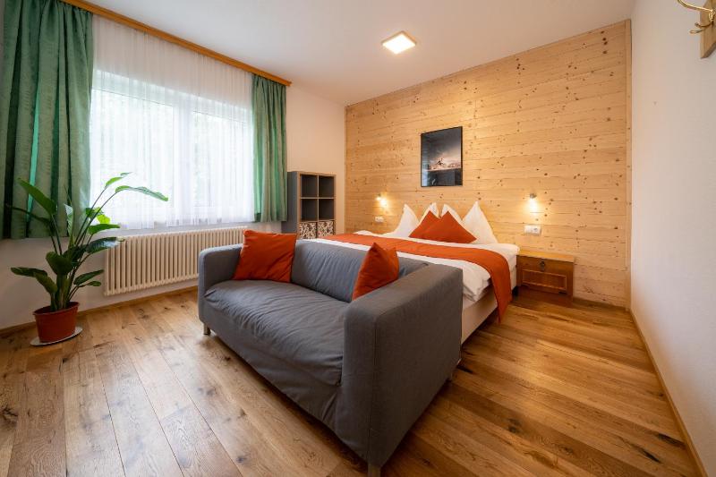 Small Double Room image 2