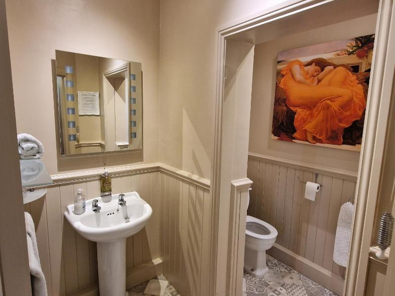 Twin Room with Garden View image 3