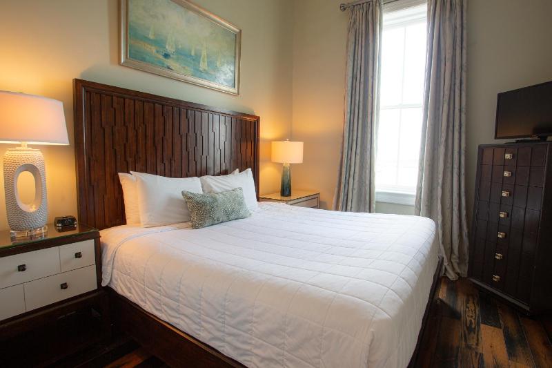 Olde Harbour Inn - image 49