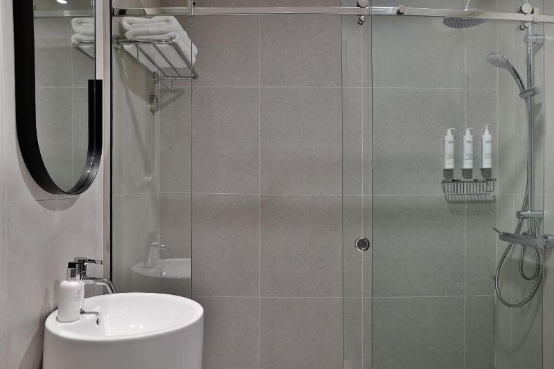 Premium One Bedroom Suite with 1 Queen Bed - City View - Includes 20% Off Food & Beverage image 3