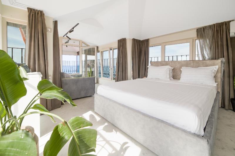 Junior Suite with Panoramic Sea View image 2