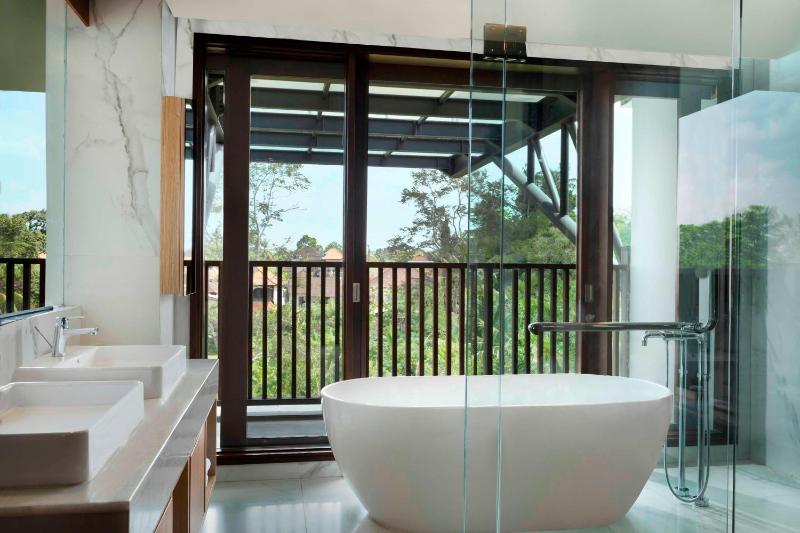 Punyan Suite Room, 1 Bedroom Suite, 1 King, Garden view, Balcony with Free Mini Bar, Daily Shuttle to Monkey Forest, Daily Yoga, Free Bike to borrow,  Free Family Activity and 24 Hour access to Motion Fitness Center image 2