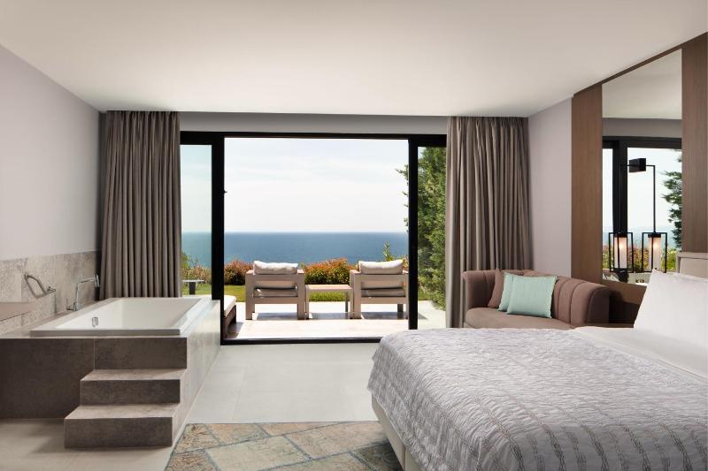 Junior Suite, 1 King, Sea view, Balcony image 4