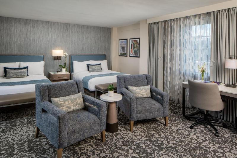  Junior Suite, 2 Queen Beds image 1