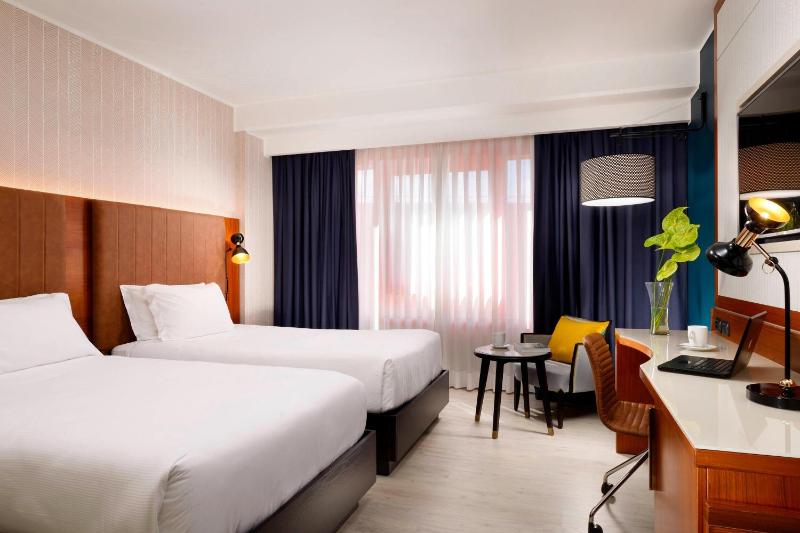 Classic Twin Room image 1