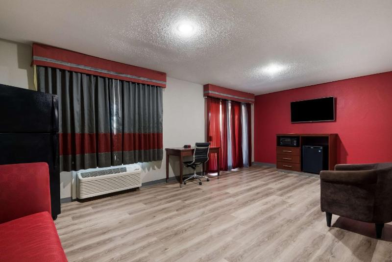 King Suite with Sofabed image 4