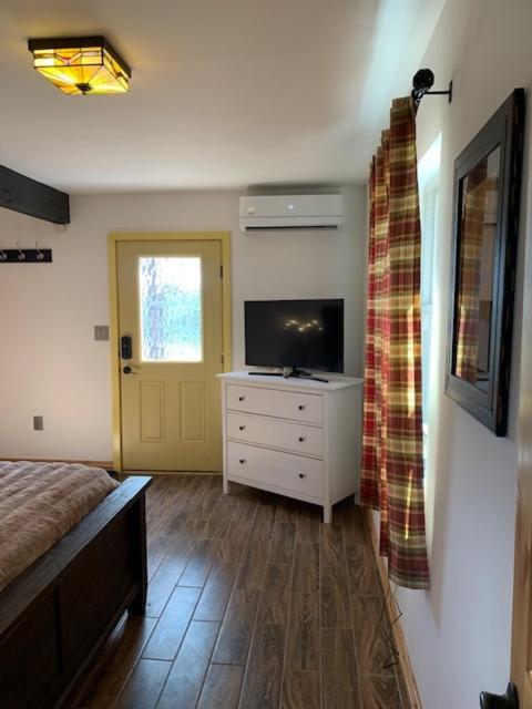 One-Bedroom House image 2