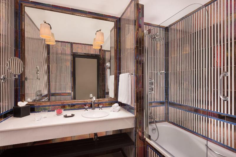 Grand Deluxe Double Room with Terrace image 3