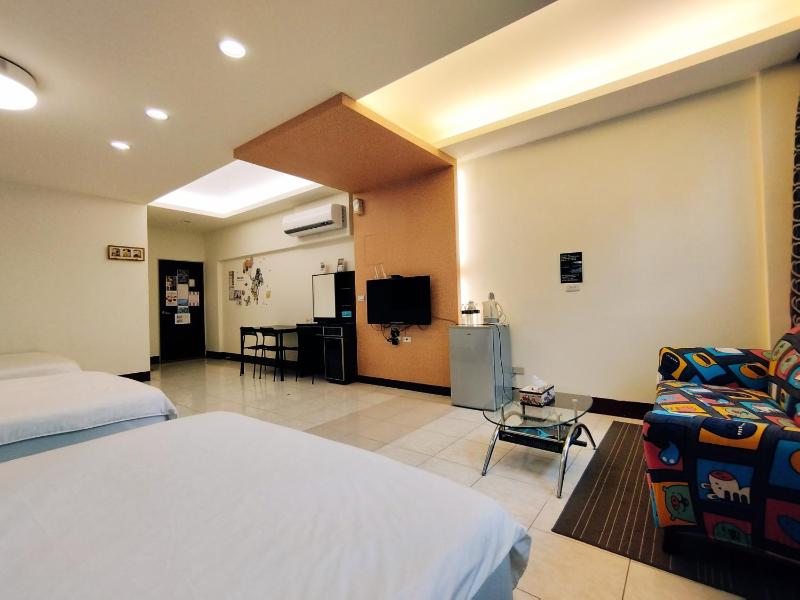 Huadong Homestay - image 11