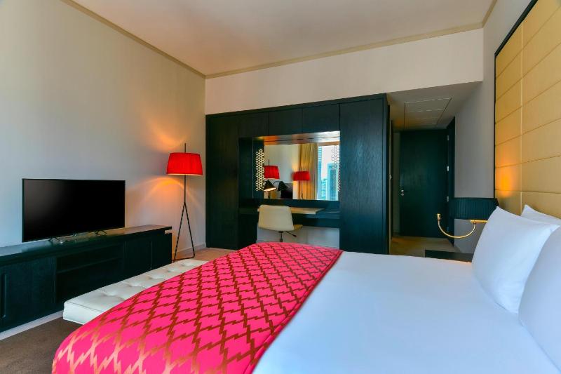 Warm Residential Suite, 1 Bedroom Larger Apartment, 1 King, City view