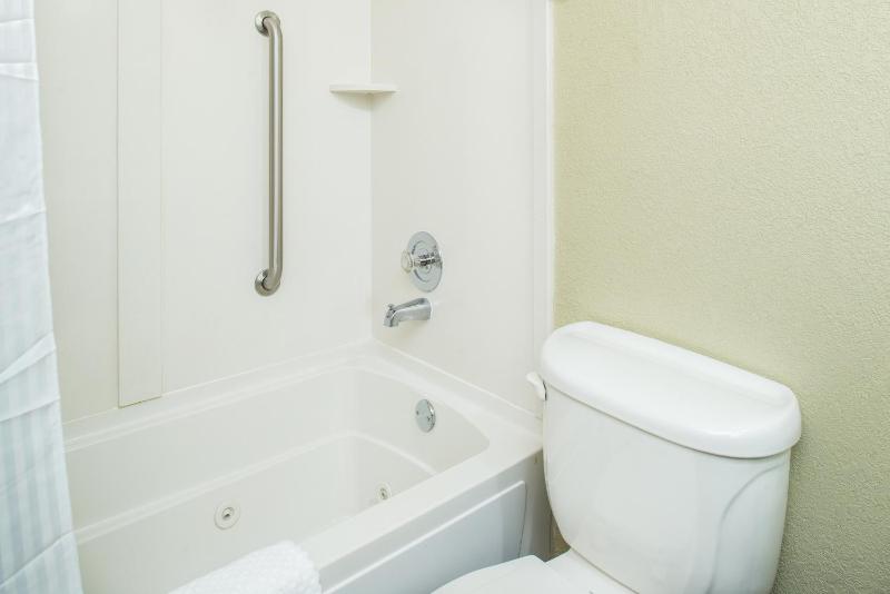 King Room with Walk In Shower - Disability Access - Non Smoking image 4