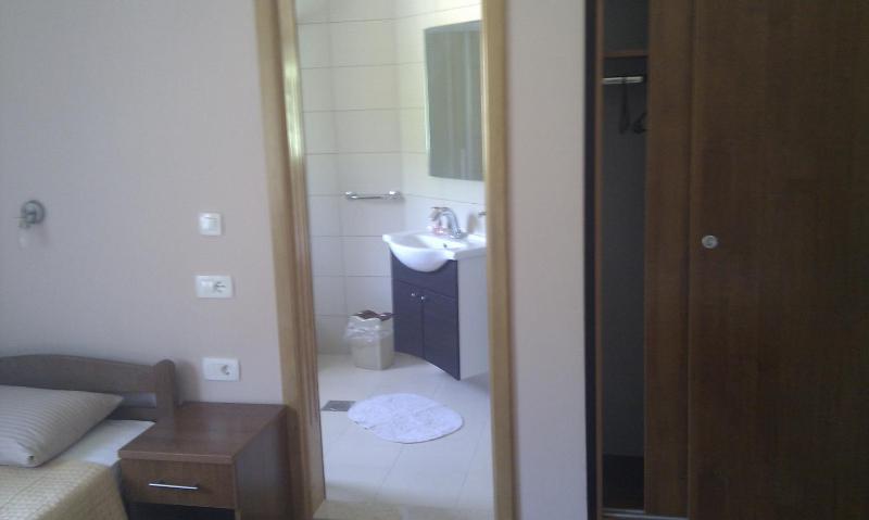 Standard Triple Room image 4