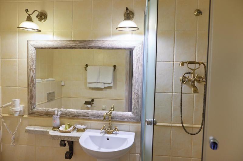 Deluxe Double Room image 3