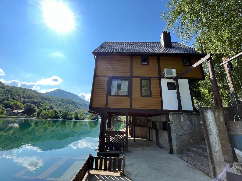 Triple Room with Lake View image 4