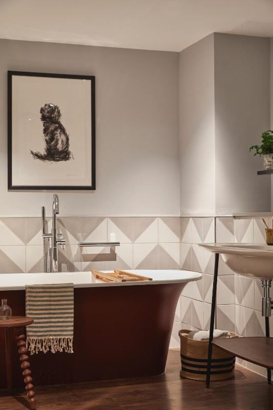 Deluxe Double or Twin Room with Pool View image 3