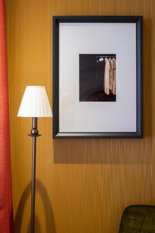 Deluxe King Room image 2