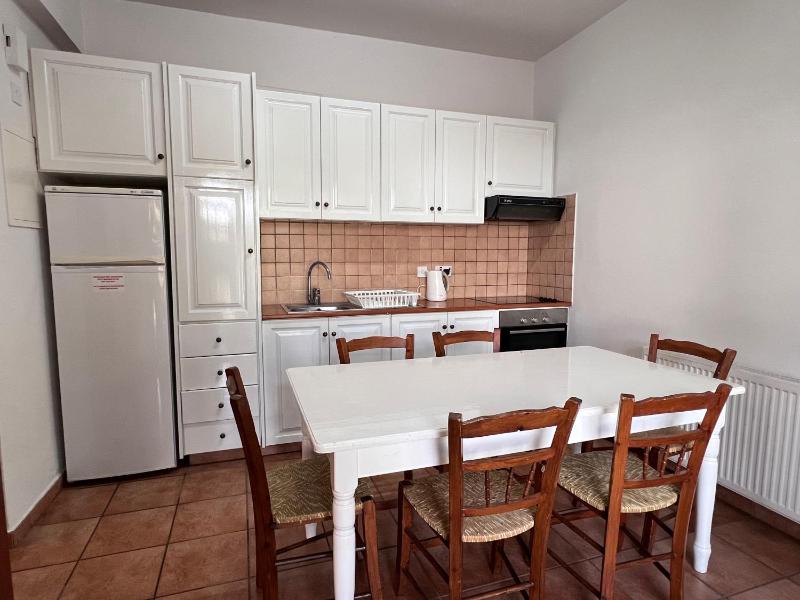 One-Bedroom Apartment image 4