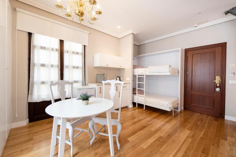 Family Room image 4