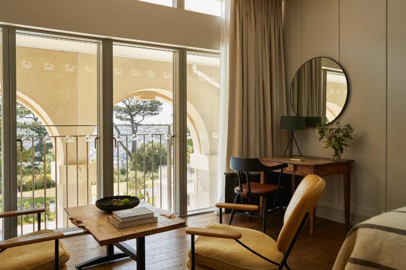 Deluxe Double or Twin Room with Pool View image 4