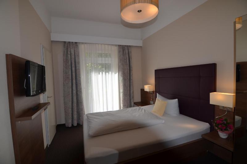 Single Room - Mountain and Street Side image 3