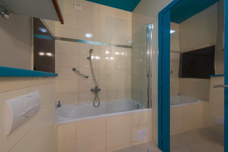 Two-Bedroom Apartment with Terrace and Sea View image 2