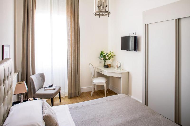 Double Room with Side Sea View image 3