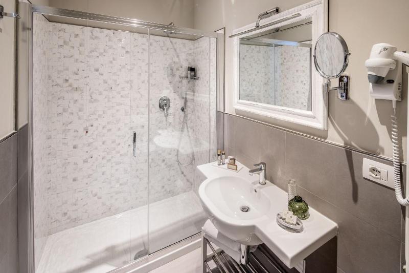 Double Room with Side Sea View image 2