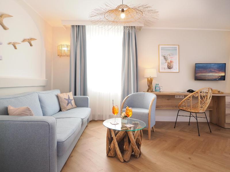 Family Suite with Sea View image 1