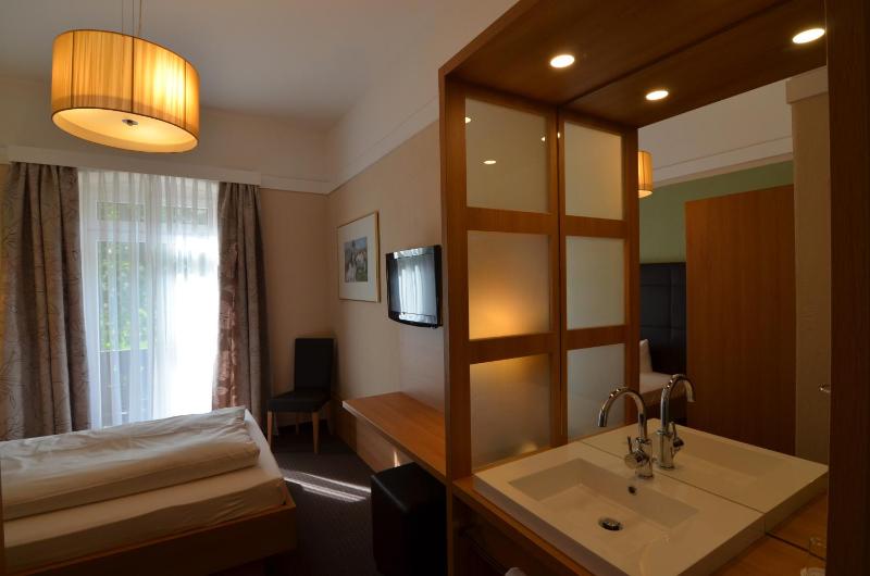 Single Room - Mountain and Street Side image 2