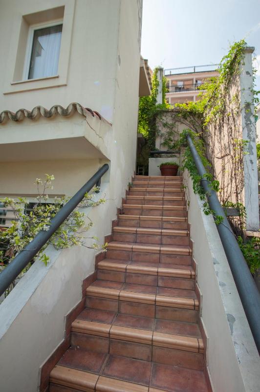Studio with Balcony and Sea View image 3