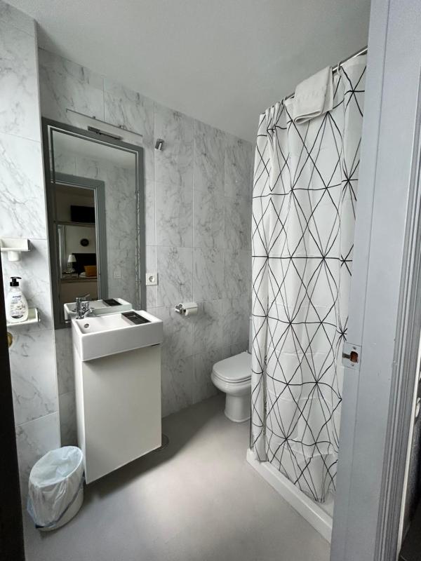 Double or Twin Interior Room image 4