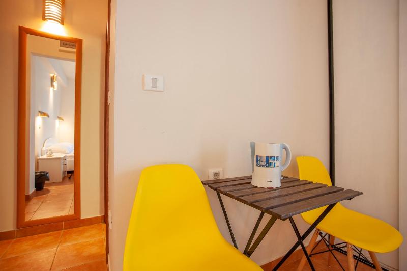 Double Room with Balcony and Sea View image 3