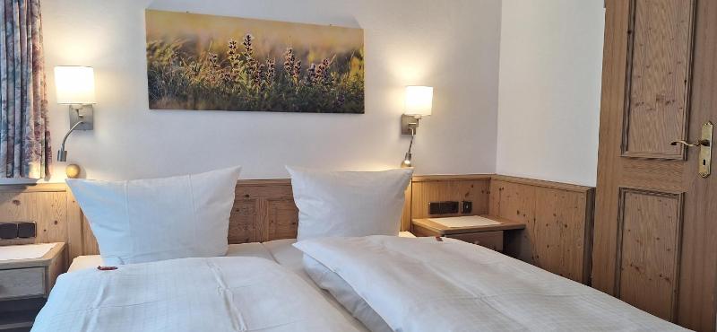 Double Room image 3