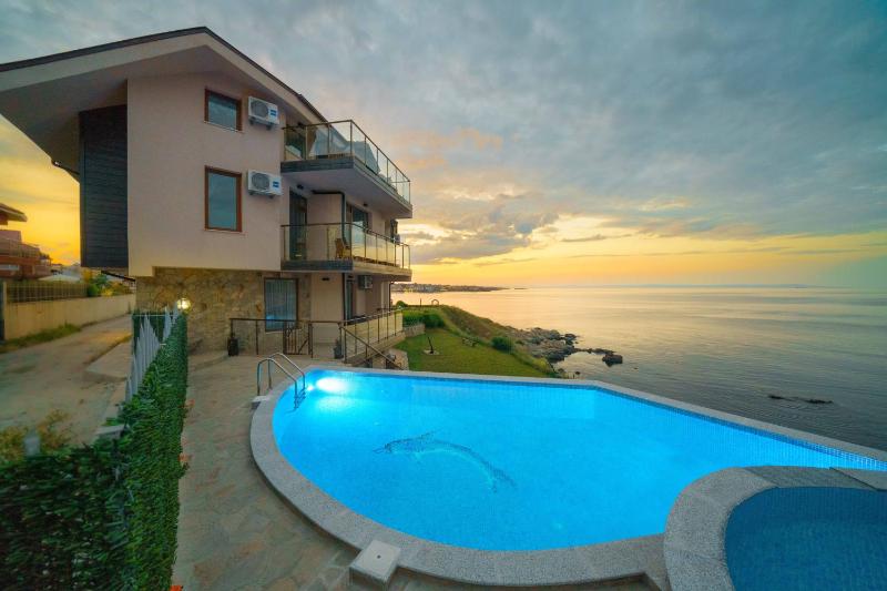 DOLPHIN BAY BOUTIQUE COMPLEX Sozopol - image 10